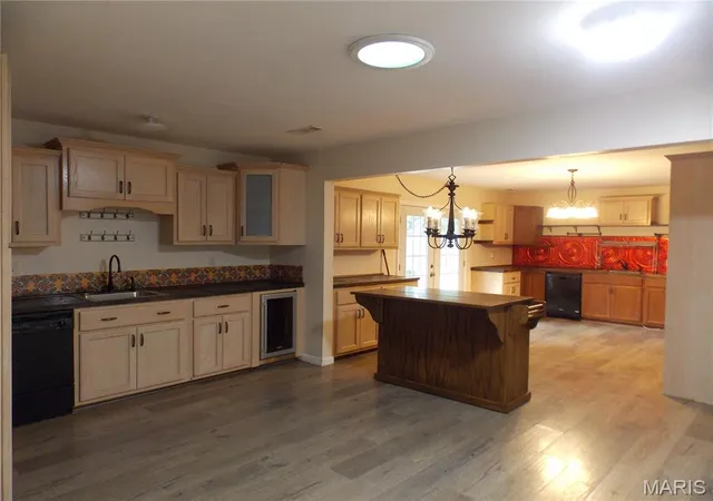 4th image of 647 County Road 470, Poplar Bluff, MO 63901 | MLS# MIS26005046