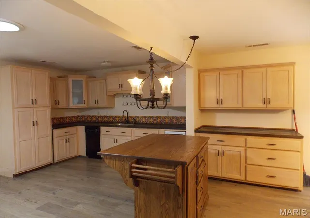 5th image of 647 County Road 470, Poplar Bluff, MO 63901 | MLS# MIS26005046