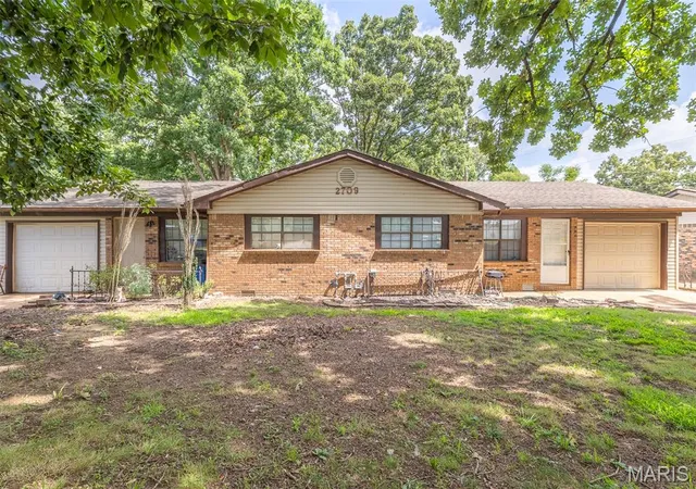 Homes for sale in Poplar Bluff, MO | 2709 Oakmoore Dr, Poplar Bluff, MO 63901 | MLS# MIS26005362