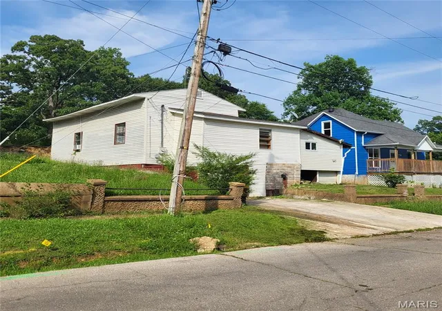 Photo 1 of Single family home for sale at 945 Cedar St, Poplar Bluff, MO 63901 | MLS# MIS26005374 | Listing updated on 2026-10-06