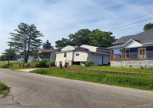 Photo 17 of Single family home for sale at 945 Cedar St, Poplar Bluff, MO 63901 | MLS# MIS26005374 | Listing updated on 2026-10-06