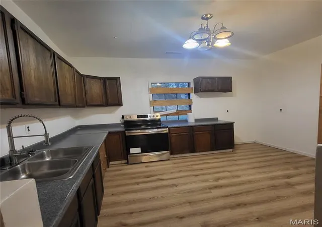 Photo 2 of Single family home for sale at 945 Cedar St, Poplar Bluff, MO 63901 | MLS# MIS26005374 | Listing updated on 2026-10-06