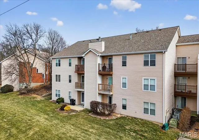 2nd image of 1340 Holgate Dr, Ballwin, MO 63021