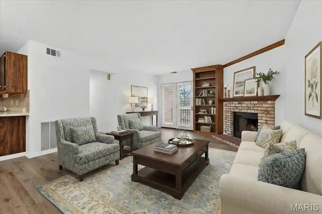 Listing Photo 2 - Condo for sale in 1340 Holgate Dr located at 1340 Holgate Dr, Ballwin, MO 63021 - Unit #G3