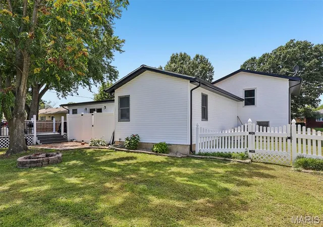 5th image of 1512 N Harrison St, Litchfield, IL 62056 | MLS# MIS26005456