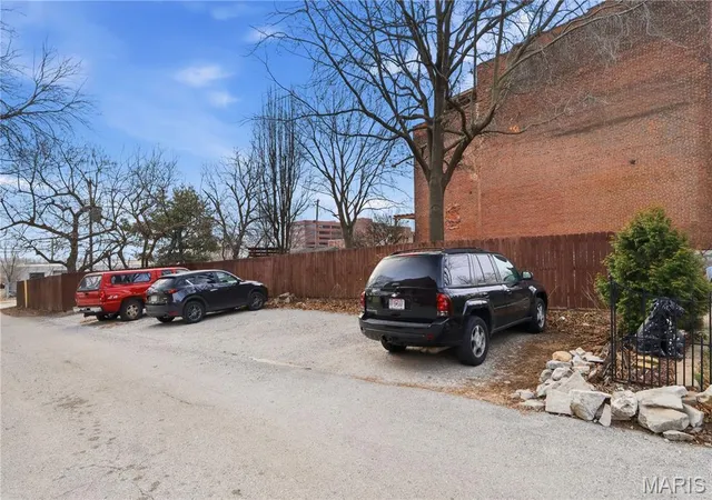 Homes for sale in St Louis, MO | 2608 S 11th St, St Louis, MO 63118 | MLS# MIS26005485