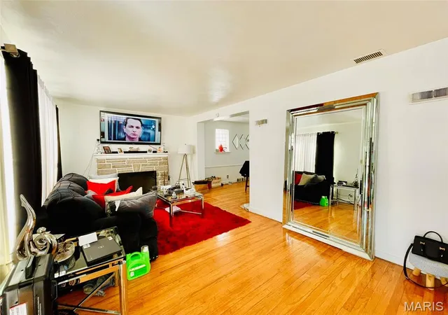 Photo 3 of Single family home for sale at 1439 Mclaran Ave, St Louis, MO 63147 | MLS# MIS26005602 | Listing updated on 2026-09-04
