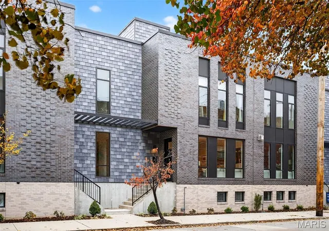 3rd image of 215 N Sarah St #7, St Louis, MO 63108 | MLS# MIS26005675