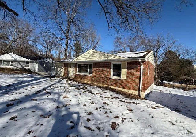 Photo 1 of Single Family Residence at 100 Florwood Ct, Saint Louis, MO 63135 | MLS# MIS26005793 |  | Sold on 2026-03-17