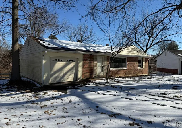 Photo 2 of Single Family Residence at 100 Florwood Ct, Saint Louis, MO 63135 | MLS# MIS26005793 |  | Sold on 2026-03-17