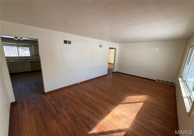 Photo 3 of Single Family Residence at 100 Florwood Ct, Saint Louis, MO 63135 | MLS# MIS26005793 |  | Sold on 2026-03-17