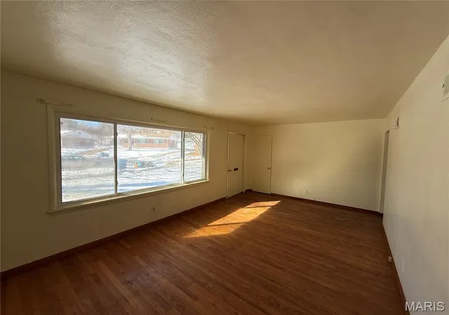 Photo 4 of Single Family Residence at 100 Florwood Ct, Saint Louis, MO 63135 | MLS# MIS26005793 |  | Sold on 2026-03-17
