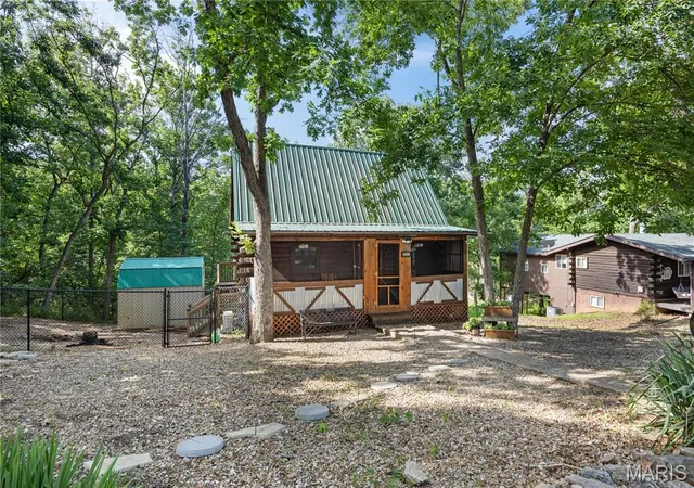 Homes for sale in Lake Ozark, MO | 1886 Bittersweet Rd, Lake Ozark, MO 65049 | MLS# MIS26005977