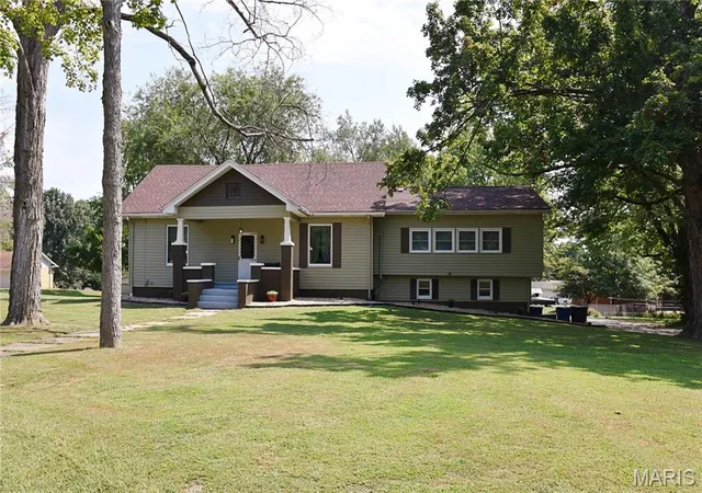 Photo 1 of Single family home for sale at 920 E Beaumont Ave, Greenville, IL 62246 | MLS# MIS26006169 | Listing updated on 2026-09-26