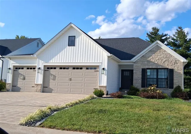 Photo 1 of Single family home for sale at 2201 Principia Dr, Maryland Heights, MO 63043 | MLS# MIS26006229 | Listing updated on 2026-02-05