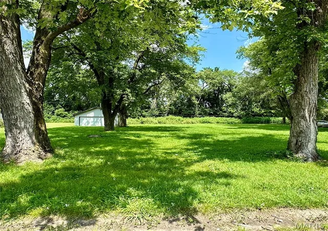 1st image of 69 Jarvis Pl, East Saint Louis, IL 62207 | MLS# MIS26006593