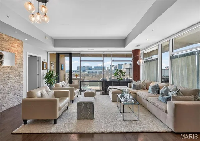 1st image of 4545 Lindell Blvd #20, St Louis, MO 63108 | MLS# MIS26006795