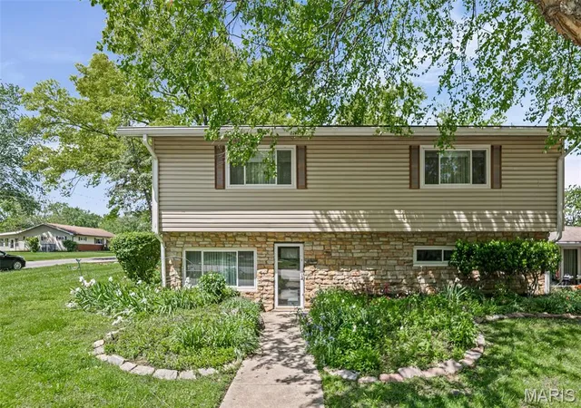 Photo 1 of Single family home for sale at 1237 Gerber Rd, Edwardsville, IL 62025 | MLS# MIS26007093 | Listing updated on 2026-09-14