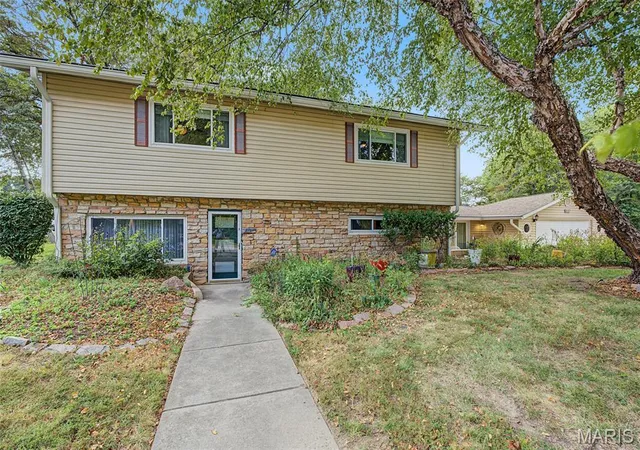 Photo 1 of Single family home for sale at 1237 Gerber Rd, Edwardsville, IL 62025 | MLS# MIS26007093 | Listing updated on 2026-10-09