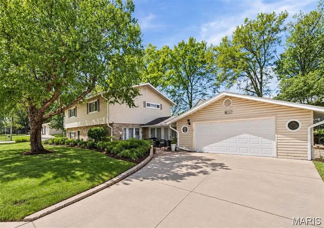 Photo 3 of Single family home for sale at 1237 Gerber Rd, Edwardsville, IL 62025 | MLS# MIS26007093 | Listing updated on 2026-10-22