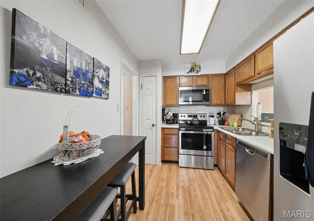 Listing Photo 5 - Condo for sale in building located at 12929 Portulaca Dr, St. Louis, MO 63146 - Unit #310
