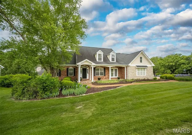 2nd image of 102 Seabrook Ct, Chesterfield, MO 63017 | MLS# MIS26007291
