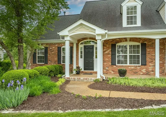 3rd image of 102 Seabrook Ct, Chesterfield, MO 63017 | MLS# MIS26007291
