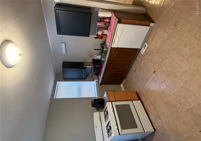 Photo 3 of Sale Pending at 3853 Potomac St, St Louis, MO 63116 | MLS# MIS26007320 | Listing updated on 2026-09-06