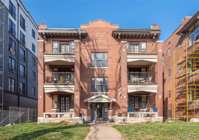 Listing Photo 1 - Condo for sale in building located at 5631 Pershing Ave, St. Louis, MO 63112 - Unit #22