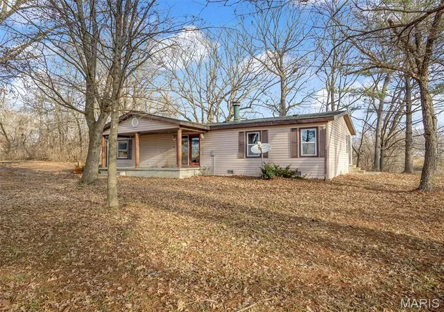 Photo 2 of Manufactured home for sale at 6401 S Ronnie Dr, Waterloo, IL 62298 | MLS# MIS26007464 | Listing updated on 2026-03-16