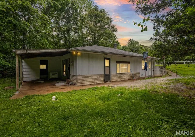 Homes for sale in Fairview Heights, IL | 9310 Richfield Rd, Fairview Heights, IL 62208 | MLS# MIS26007492