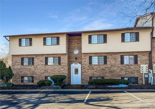 1st image of 17 Village West Ct #101, Washington, MO 63090 | MLS# MIS26007623