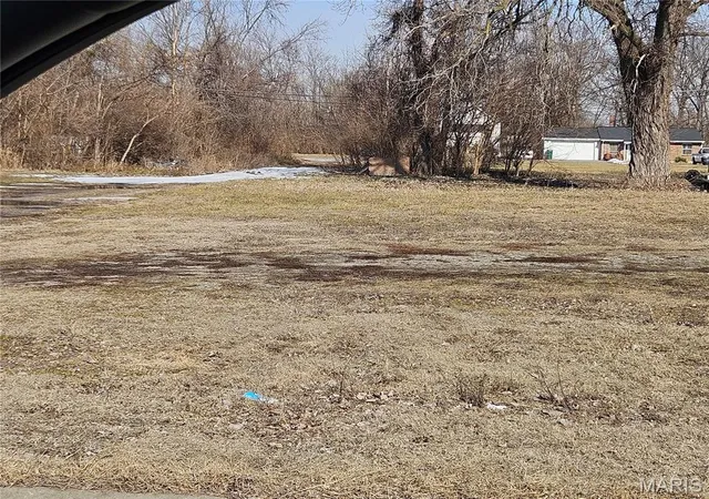 Photo 2 of Sale Pending at 914 S 12th St, East Saint Louis, IL 62201 | MLS# MIS26007733 | Listing updated on 2026-07-19