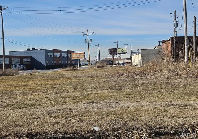 Photo 2 of Land for sale at 411 N 12th St, East Saint Louis, IL 62201 | MLS# MIS26007735 | Listing updated on 2026-06-07