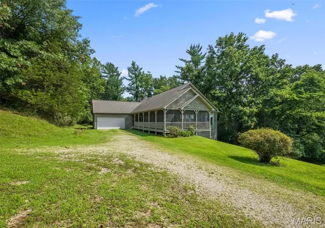 Photo 3 of Single family home for sale at 19037 Foxrun Hollow Ln, Wildwood, MO 63069 | MLS# MIS26008089 | Listing updated on 2026-08-13