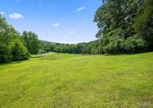 Photo 4 of Single family home for sale at 19037 Foxrun Hollow Ln, Wildwood, MO 63069 | MLS# MIS26008089 | Listing updated on 2026-08-13