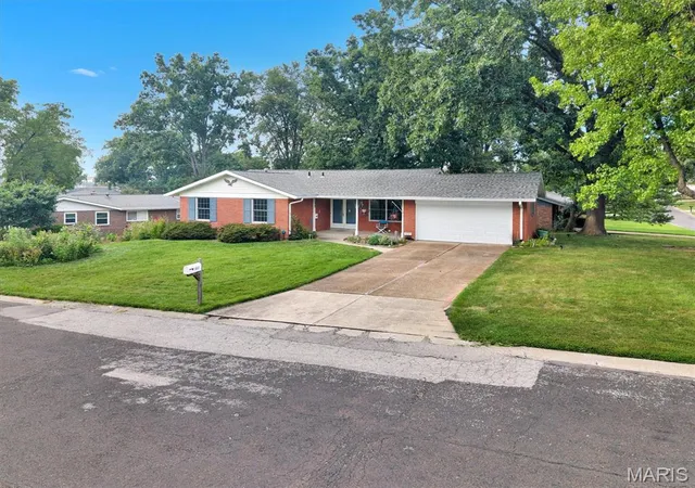 Photo 3 of Sale Pending at 5837 Oak Forest Ln, St Louis, MO 63128 | MLS# MIS26008207 | Listing updated on 2026-09-02
