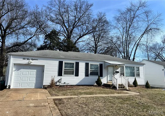 Homes for sale in St Louis, MO | 10518 Ewell Dr, St Louis, MO 63137 | MLS# MIS26008225