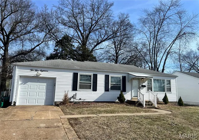 Homes for sale in St Louis, MO | 10518 Ewell Dr, St Louis, MO 63137 | MLS# MIS26008225