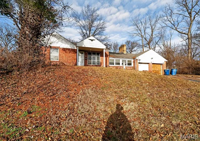 Photo 4 of Single family home for sale at 9859 Scottdale Dr, St Louis, MO 63136 | MLS# MIS26008255 | Listing updated on 2026-09-22
