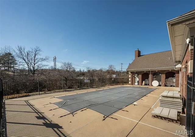 Homes for sale in St Louis, MO | 37 Kassebaum Lane, St Louis, MO 63129 | Houzeo