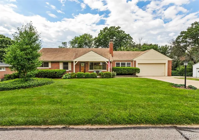 Photo 1 of Single family home for sale at 12 Winslow Ln, Saint Louis, MO 63131 | MLS# MIS26008503 | Listing updated on 2026-08-31