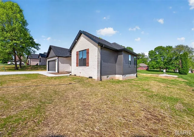 Homes for sale in Lebanon, MO | 2228 Cherry Blossom Cir, Lebanon, MO 65536 | MLS# MIS26008510