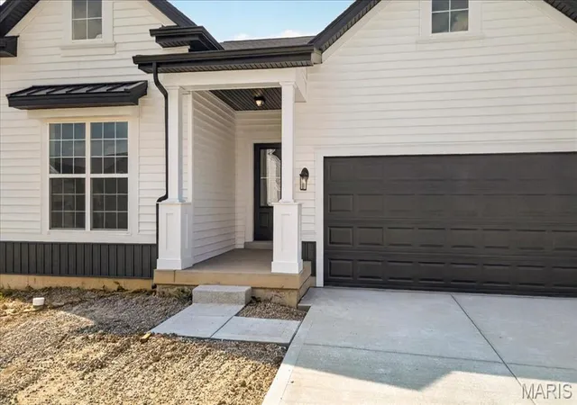 Photo 4 of Sale Pending at 86 River Wind Dr, Saint Charles, MO 63301 | MLS# MIS26008704 | Listing updated on 2026-09-29