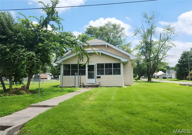 Homes for sale in Chaffee, MO | 302 N 3rd St, Chaffee, MO 63740 | MLS# MIS26008740
