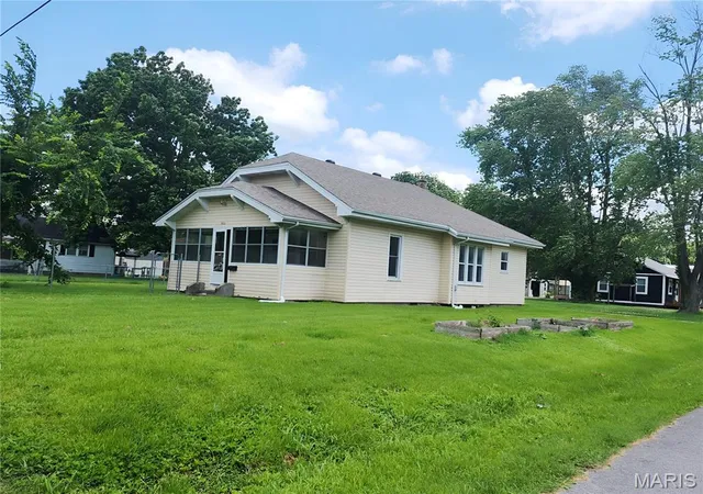 Homes for sale in Chaffee, MO | 302 N 3rd St, Chaffee, MO 63740 | MLS# MIS26008740