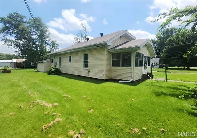 Homes for sale in Chaffee, MO | 302 N 3Rd St, Chaffee, MO 63740 | MLS# MIS26008740
