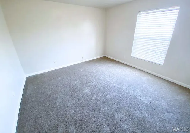 2nd image of 660 Materdie Ln, Florissant, MO 63031