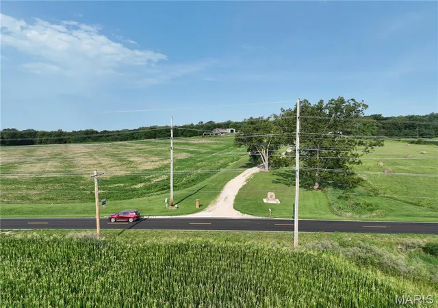 3rd image of 11742 Hwy D, Louisiana, MO 63353 | MLS# MIS26009113