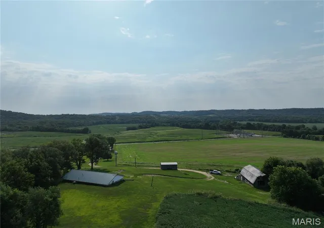 4th image of 11742 Hwy D, Louisiana, MO 63353 | MLS# MIS26009113